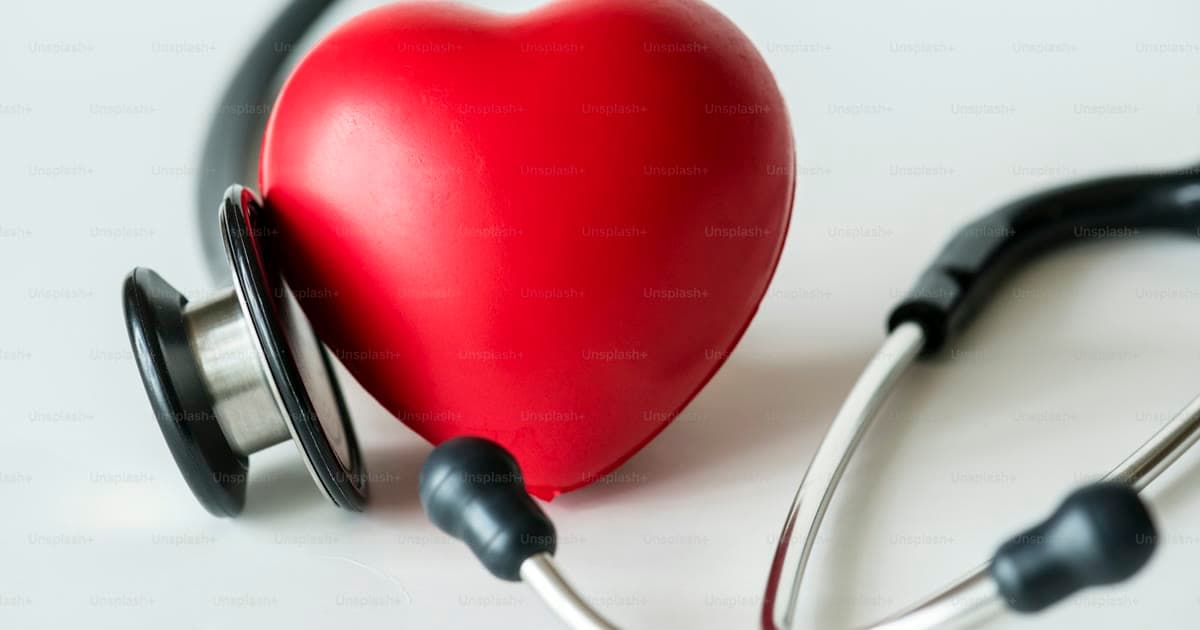 Devenir cardiologue en 2026 : parcours, sous-spécialités et salaire